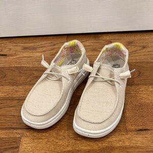 Hey Dude Women’s 7 - Wendy Rise Stretch Dove